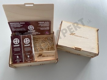 Difúzer v drevenom boxe s liečivou dezinfekciou medovka a céder - olej